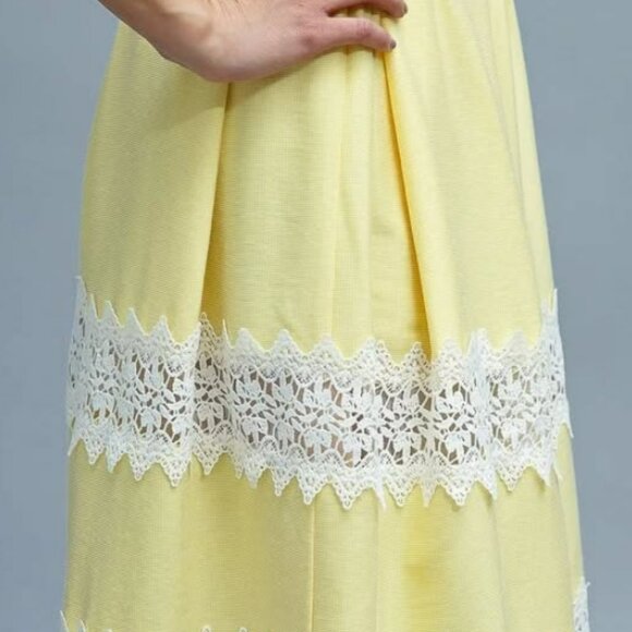 English Factory yellow lace pleated skirt Size Small NWOT - Picture 2 of 10